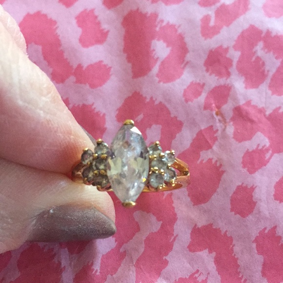 BEAUTIFUL RING - Picture 3 of 3